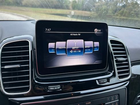 Used 2019 Mercedes-Benz GLE 400 4MATIC image 24