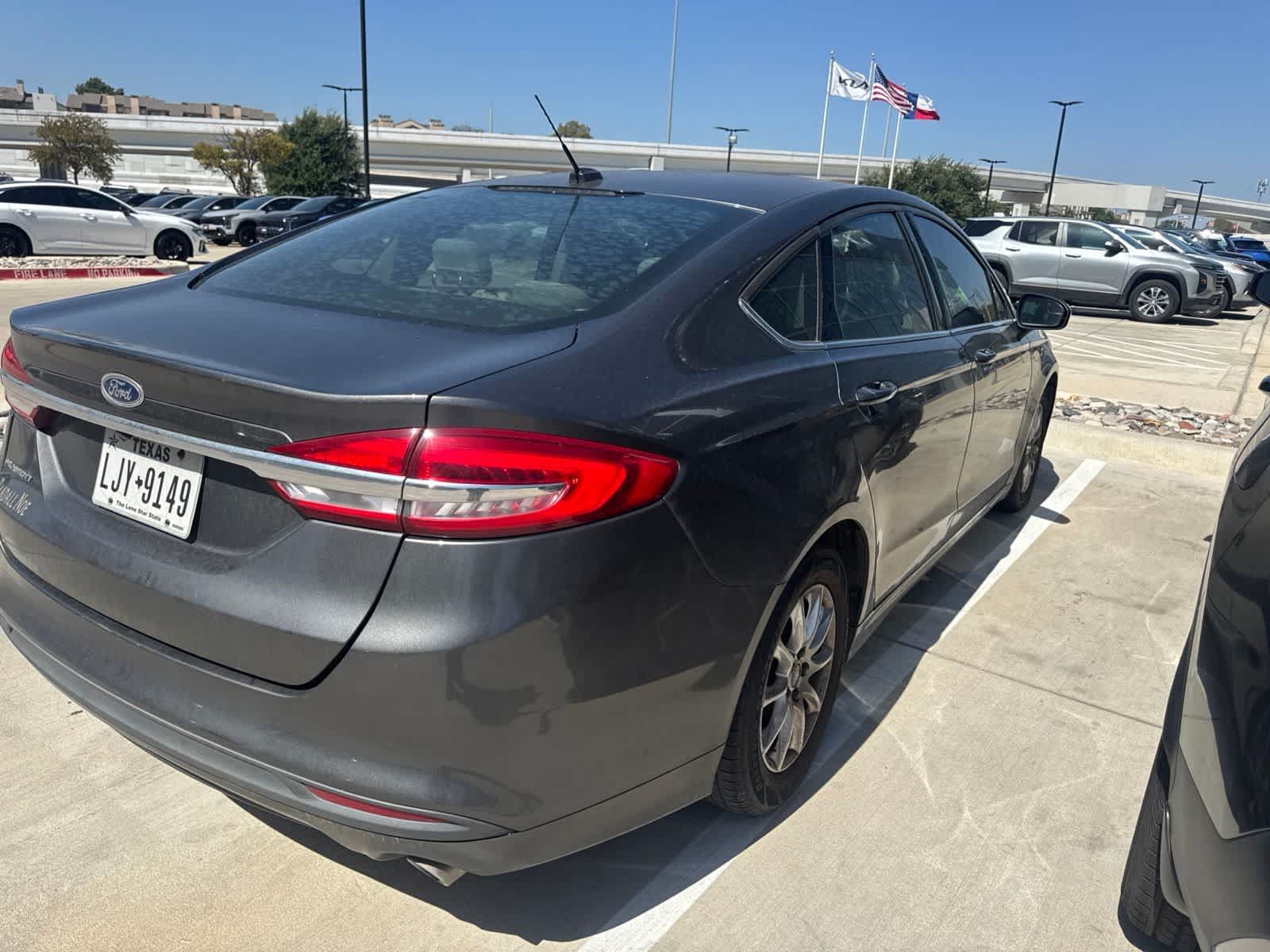 Used 2017 Ford Fusion S FWD image 5