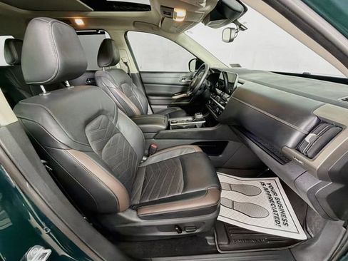 Used 2022 Nissan Pathfinder Platinum AWD/4WD image 32