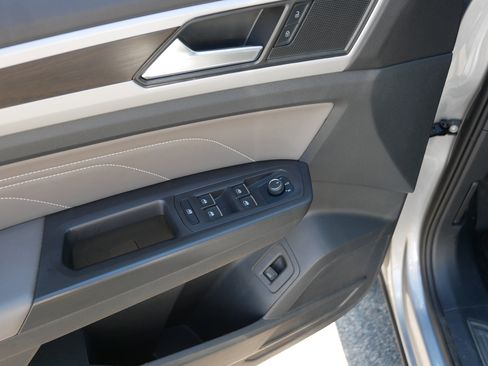 Used 2023 Volkswagen Atlas SE w/ Black Wheel Package image 19