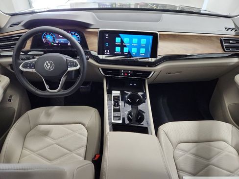 Certified 2025 Volkswagen Atlas SE w/ Panoramic Sunroof Package image 7