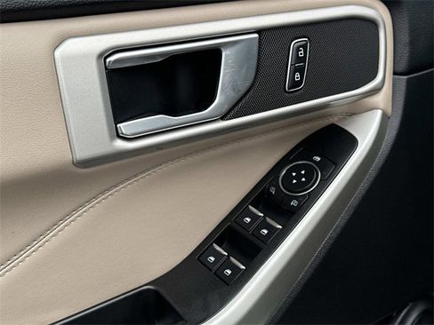 Used 2022 Ford Explorer XLT w/ Equipment Group 202A image 15