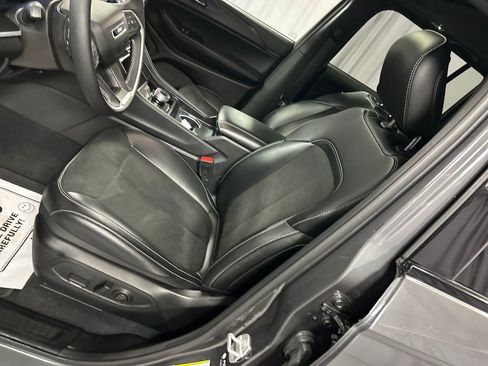 Used 2025 Jeep Grand Cherokee Altitude image 12