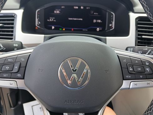 Used 2023 Volkswagen Atlas SEL AWD/4WD image 14