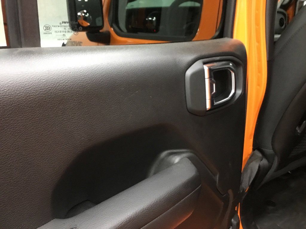 Used 2025 Jeep Gladiator Mojave AWD/4WD image 13