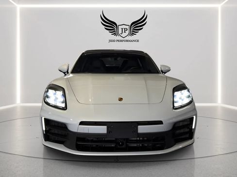Used 2024 Porsche Panamera image 2