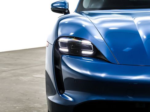 Used 2023 Porsche Taycan image 15