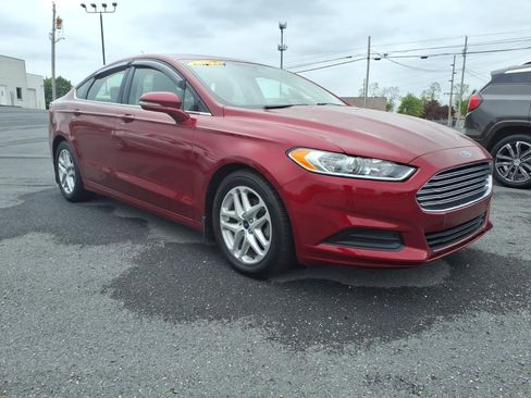 Used 2016 Ford Fusion SE w/ SE Cold Weather Package FWD image 2