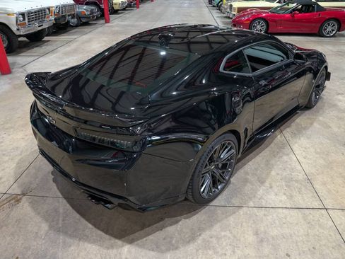 Used 2018 Chevrolet Camaro ZL1 RWD image 17