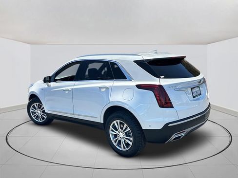 Used 2023 Cadillac XT5 Premium Luxury w/ Technology Package FWD image 3