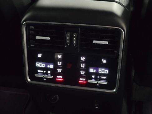 Certified 2023 Porsche Cayenne Platinum Edition AWD/4WD image 25