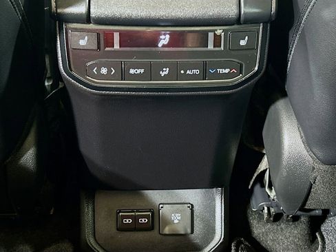 Used 2025 Toyota Highlander Platinum AWD/4WD image 25
