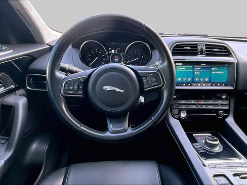 Used 2019 Jaguar F-PACE Premium AWD/4WD image 6