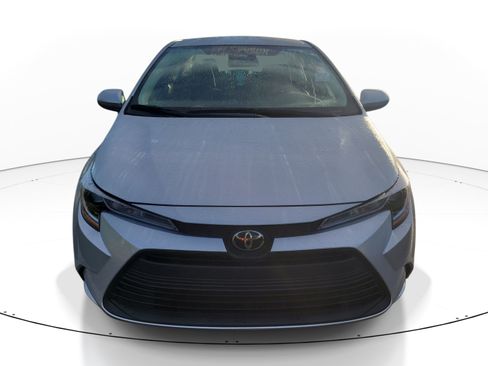Used 2025 Toyota Corolla LE FWD image 2