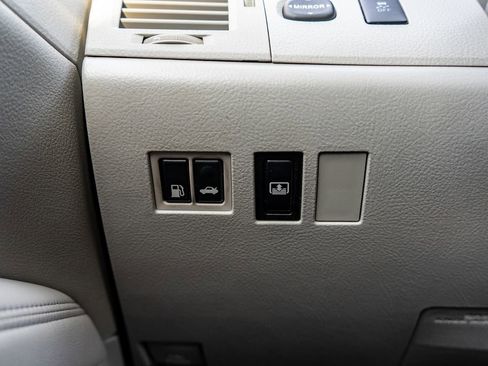 Used 2011 Toyota Avalon Limited image 23