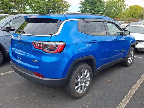 Used 2024 Jeep Compass Latitude AWD/4WD image 5