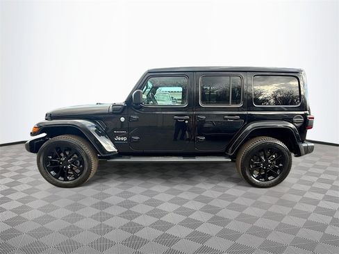 Used 2023 Jeep Wrangler Unlimited Sahara w/ Cold Weather Group image 9