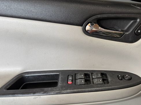 Used 2011 Chevrolet Impala LTZ image 13