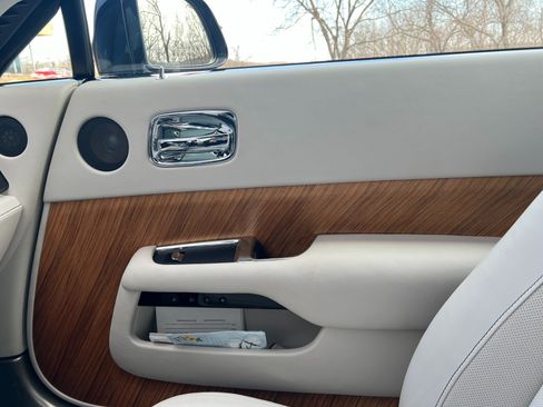 Used 2015 Rolls-Royce Wraith RWD image 21