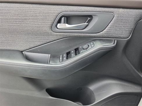 Used 2021 Nissan Rogue SV image 25