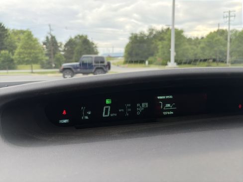 Used 2015 Toyota Prius Four FWD image 32