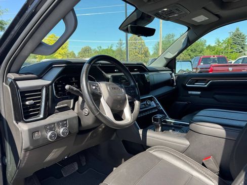 Used 2023 GMC Sierra 1500 Denali w/ Technology Package AWD/4WD image 11