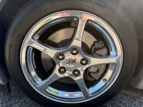 Used 2003 Chevrolet Corvette Coupe w/ Preferred Equipment Group RWD image 9