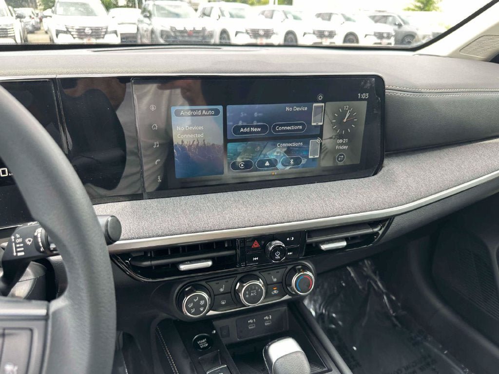 Certified 2025 Nissan Kicks SV w/ SV Premium Package AWD/4WD image 26
