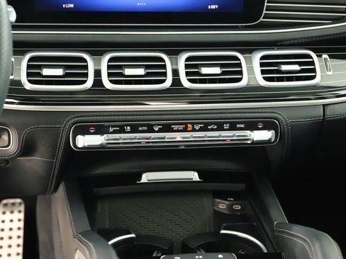 Used 2024 Mercedes-Benz GLS 580 GLS 580 w/ Warmth & Comfort Package image 19