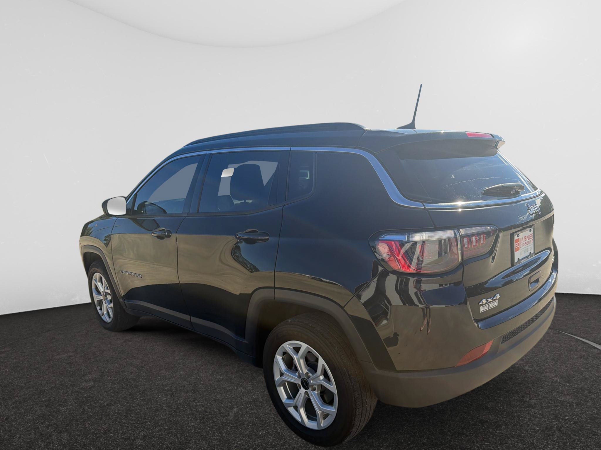 Used 2025 Jeep Compass Latitude AWD/4WD image 5