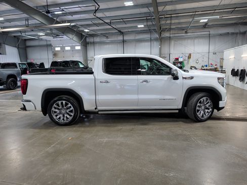 Used 2023 GMC Sierra 1500 Denali AWD/4WD image 2