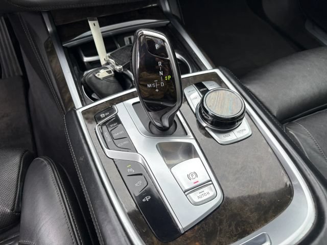 Used 2017 BMW 750i xDrive AWD/4WD image 24