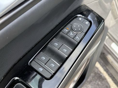 Used 2025 Nissan Pathfinder Platinum FWD image 11