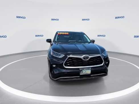 Used 2021 Toyota Highlander XLE image 2
