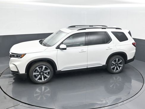New 2025 Honda Pilot Touring image 12