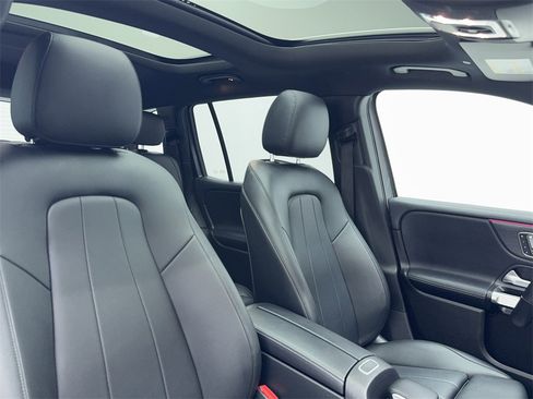 Used 2020 Mercedes-Benz GLB 250 w/ Premium Package image 46