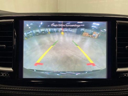 Used 2024 Chrysler Pacifica Limited FWD image 25