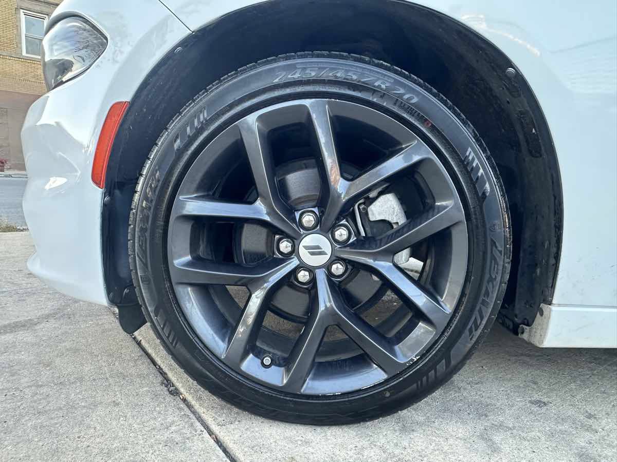 Used 2022 Dodge Charger SXT w/ Plus Group RWD image 9