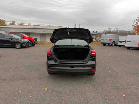 Used 2017 Ford Focus SE image 28