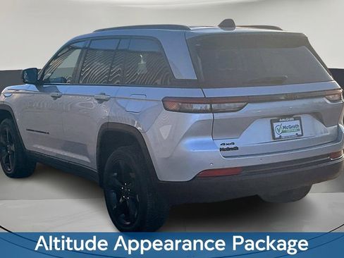 Used 2023 Jeep Grand Cherokee Altitude image 4