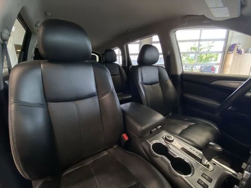 Used 2019 Nissan Pathfinder SL AWD/4WD image 28