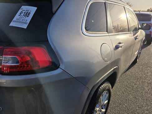 Used 2017 Jeep Cherokee Latitude FWD image 7
