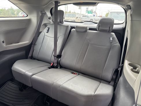 Used 2023 Toyota Sienna XLE image 11