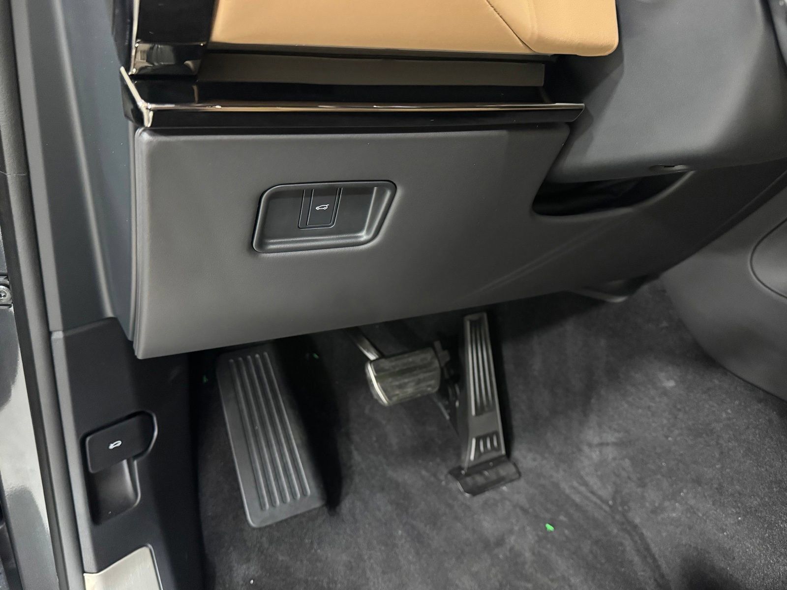 New 2026 Land Rover Range Rover Sport Dynamic SE AWD/4WD image 18