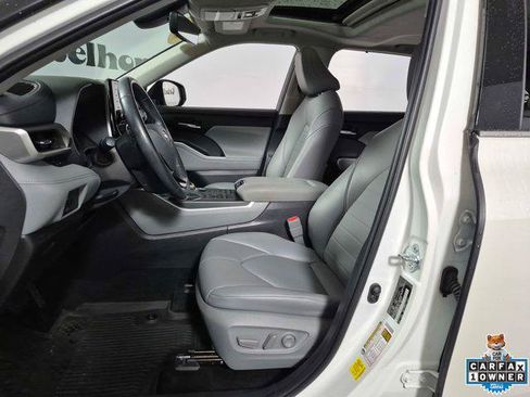 Certified 2021 Toyota Highlander XLE AWD/4WD image 9