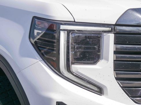 Used 2023 GMC Sierra 1500 AT4 w/ AT4 Premium Package AWD/4WD image 4