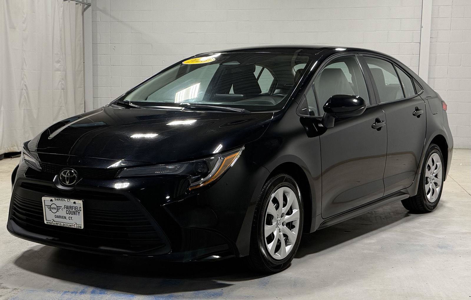 Used 2023 Toyota Corolla LE FWD image 1