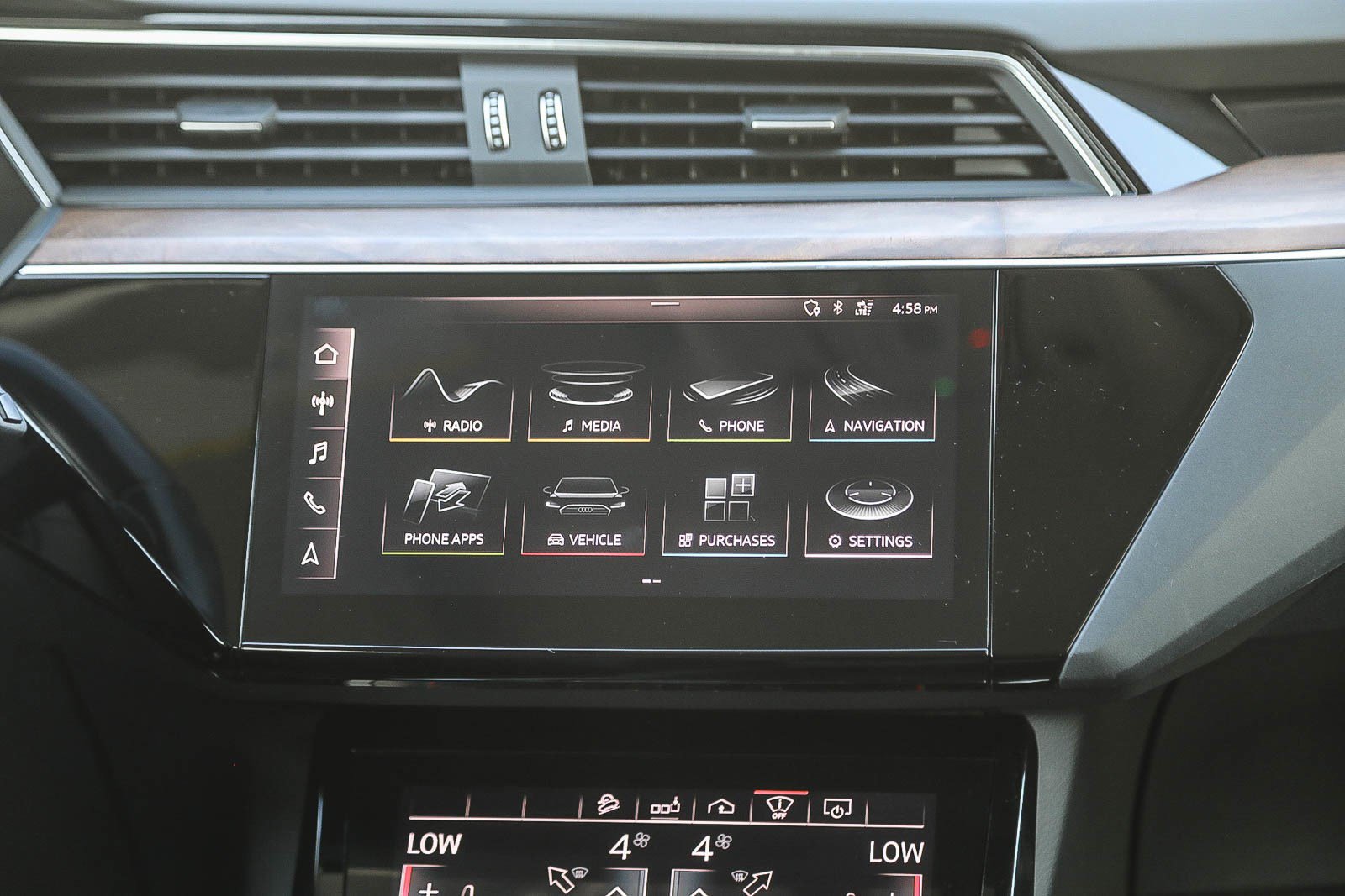 Used 2019 Audi e-tron Prestige w/ Prestige Package AWD/4WD image 15