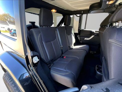 Used 2016 Jeep Wrangler Unlimited Sahara w/ Dual Top Group AWD/4WD image 20