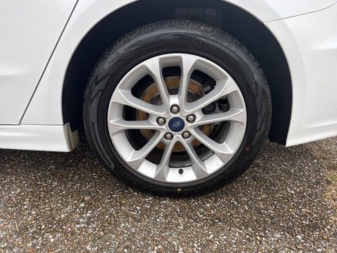 Used 2020 Ford Fusion SE image 9